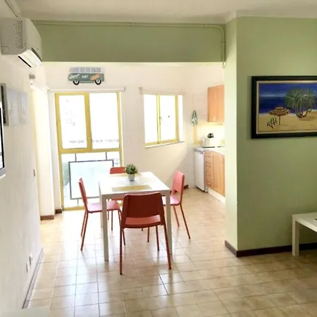アパート Charming With Balcony In Portimao, 55 Sqm, Pool View *
