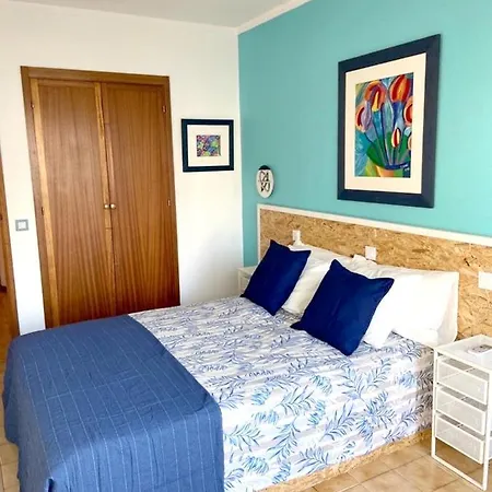 Charming With Balcony In Portimao, 55 Sqm, Pool View アパート ポルティマン