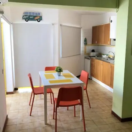 Charming With Balcony In Portimao, 55 Sqm, Pool View アパート *