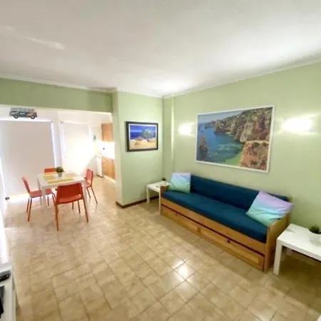 Charming With Balcony In Portimao, 55 Sqm, Pool View * بورتيماو