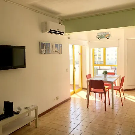 Lägenhet Charming With Balcony In Portimao, 55 Sqm, Pool View Portimão