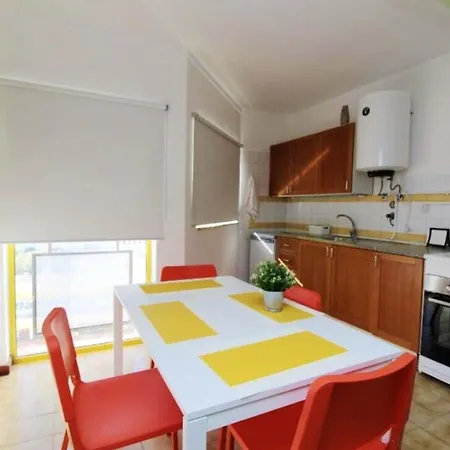 Charming With Balcony In Portimão, 55 Sqm, Pool View *