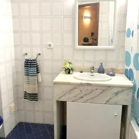 Charming With Balcony In Portimão, 55 Sqm, Pool View *