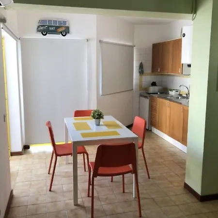 Charming With Balcony In Portimao, 55 Sqm, Pool View Appartement Portimão