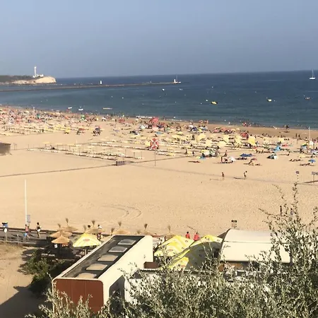 Charming With Balcony In Portimao, 55 Sqm, Pool View بورتيماو