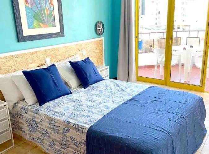 Charming With Balcony In Portimao, 55 Sqm, Pool View