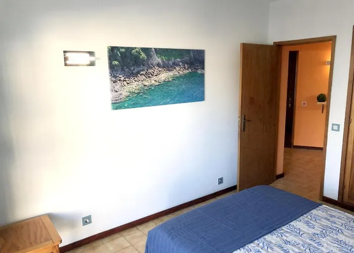 Charming With Balcony In Portimao, 55 Sqm, Pool View Daire *