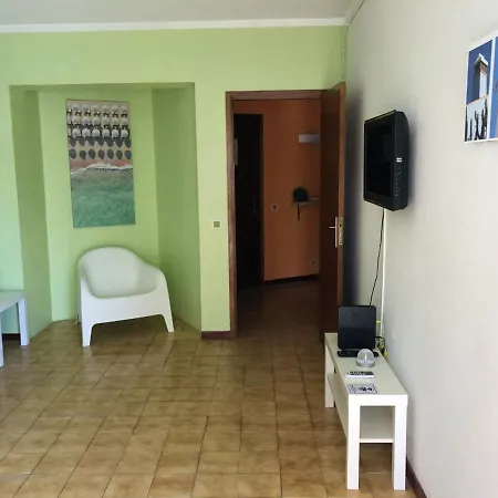 Charming With Balcony In Portimão, 55 Sqm, Pool View * Portimão